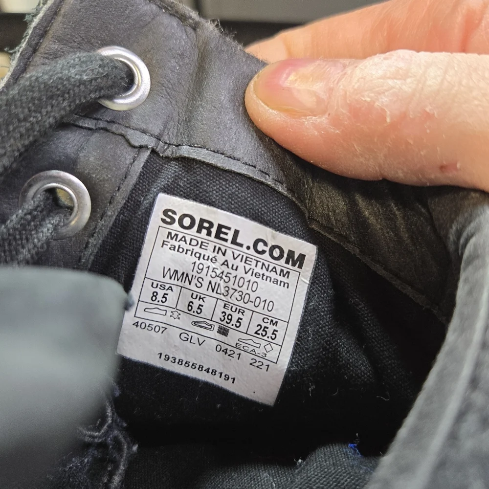 Sorel Harlow Conquest Black Ankle Boots